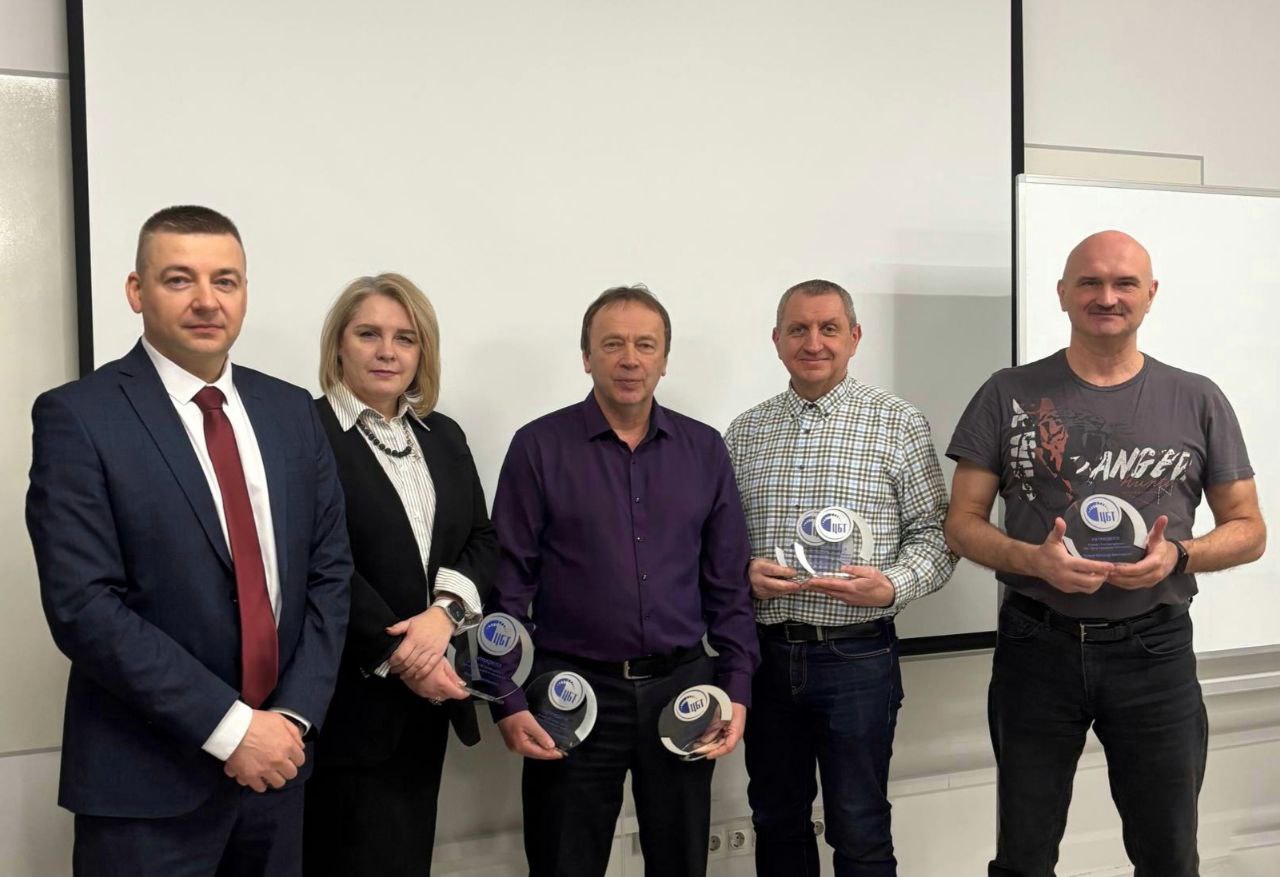 Центр банковских технологий поздравляет работников с многолетним стажем работы